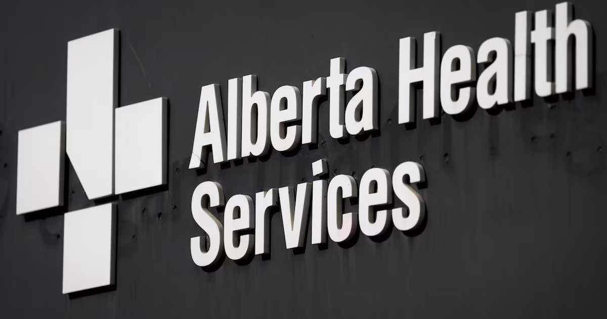 Alberta Health Services has lifted water quality advisories for Lake Chaparral and Lake Midnapore in Calgary. (THE CANADIAN PRESS/Jeff McIntosh)