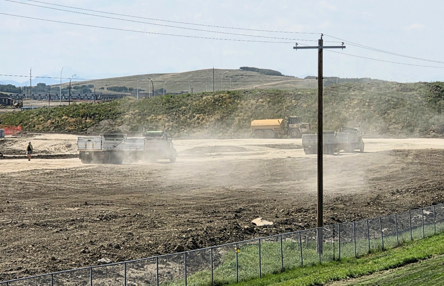 Cochrane resident says dust problem growing, asks residents to help document it