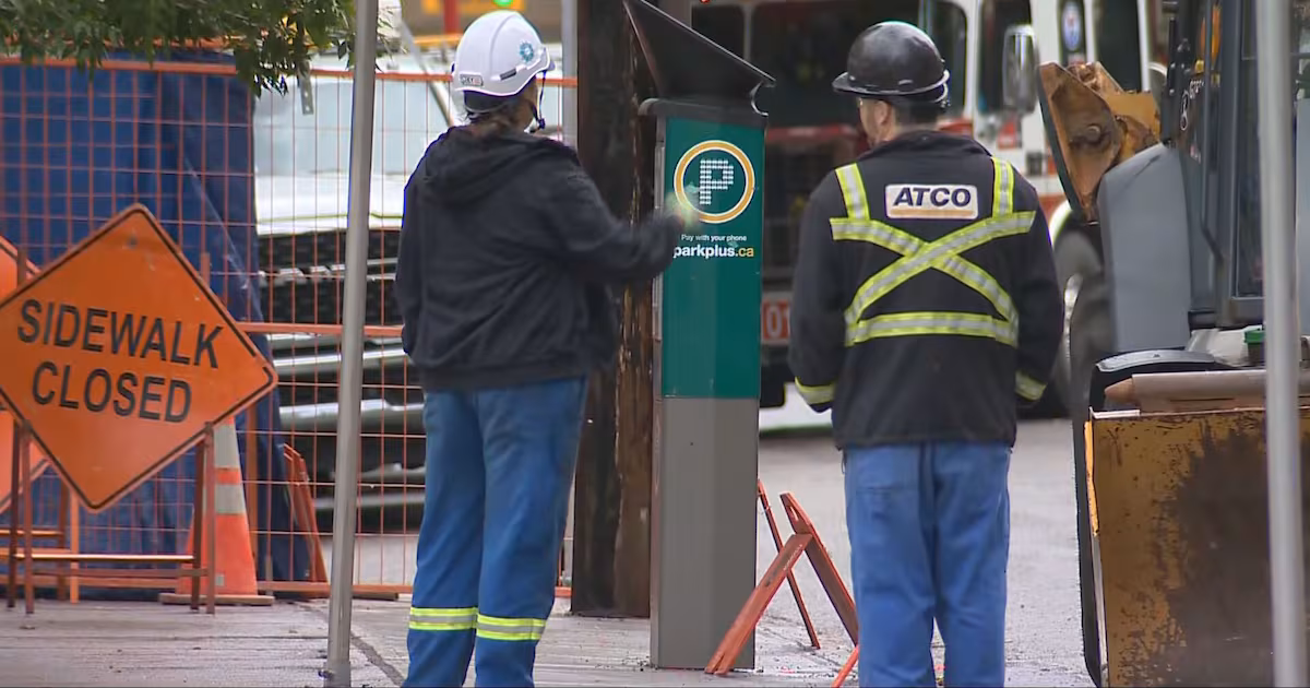 A gas leak forced the evacuation of several buildings in downtown Calgary Thursday at lunch hour. The evacuation order was lifted a couple hours later.