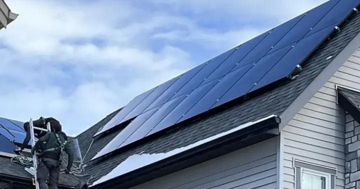 Alberta introduces $14 solar panel recycling fee, landfill ban | Globalnews.ca